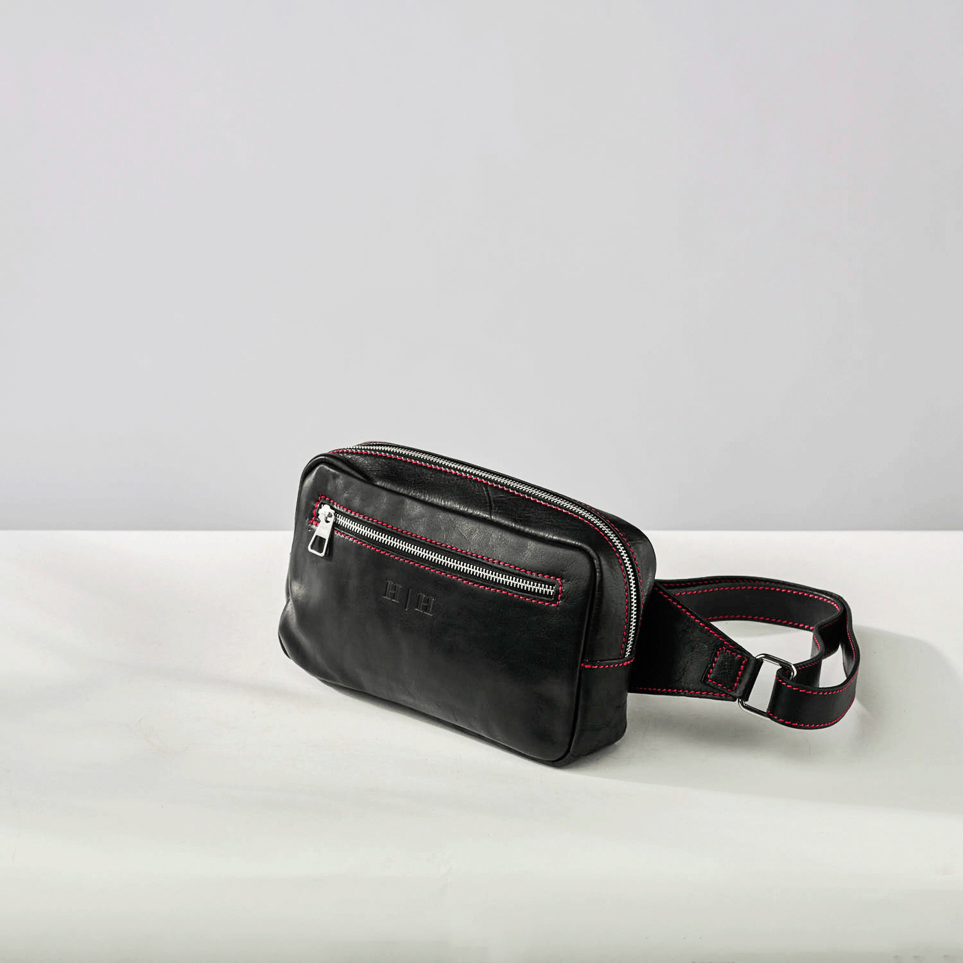ROBERTASALDENAバッグ Chelsea Large Top Handle Nylon Shoulder Bag in Black | MZ Wallace